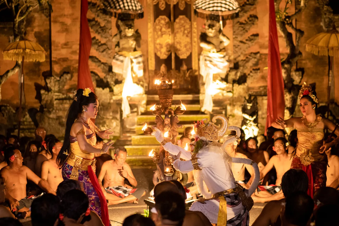 performance of kecak dance in ubud palace